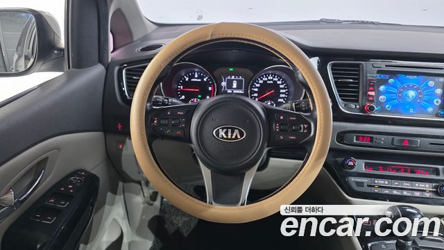 Kia Canival 2016 — photo 13
