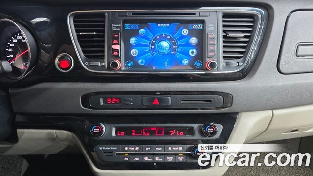 Kia Canival 2016 — photo 14