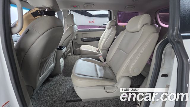 Kia Canival 2016 — photo 17