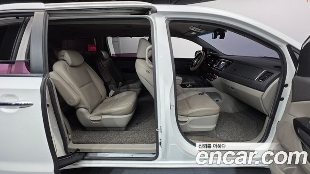 Kia Canival 2016 — photo 19