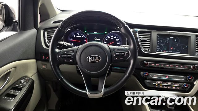 Kia Canival 2020 — photo 20