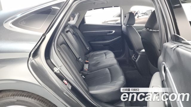 Hyundai Sonata 2022 — photo 17