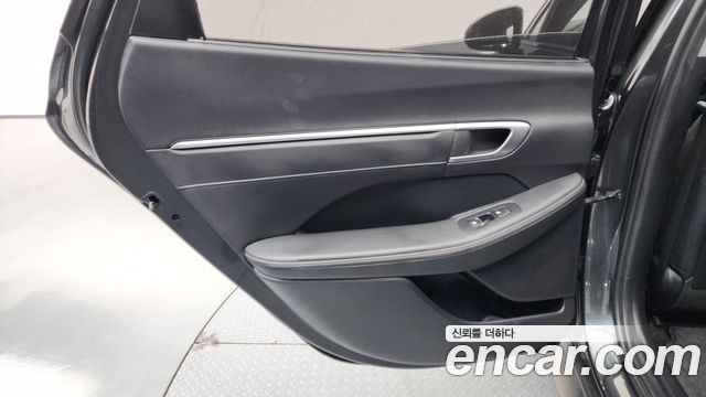 Hyundai Sonata 2022 — photo 15