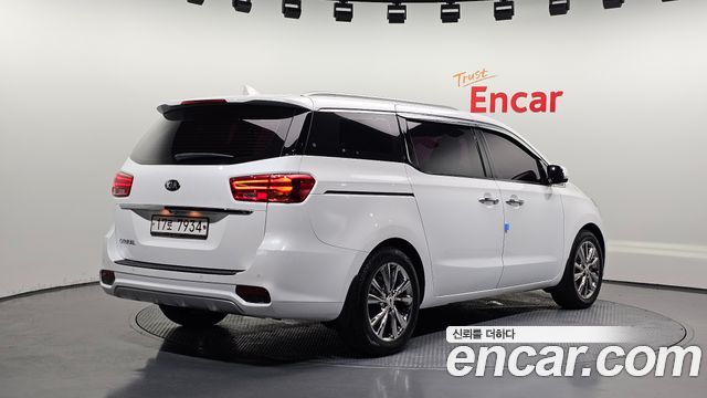 Kia Canival 2019 — photo 2