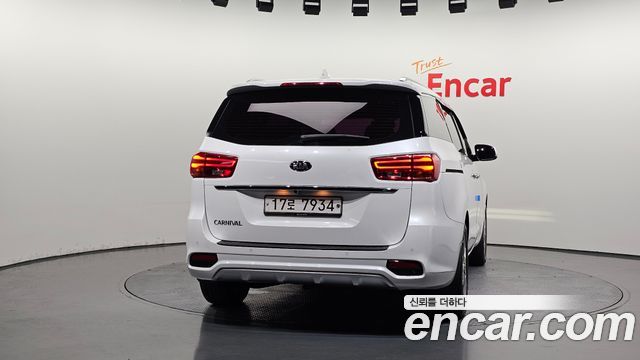 Kia Canival 2019 — photo 4