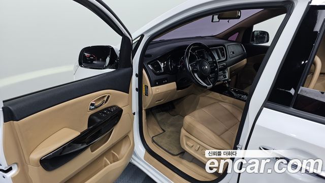 Kia Canival 2019 — photo 10