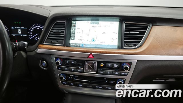 Genesis G80 2017 — photo 13