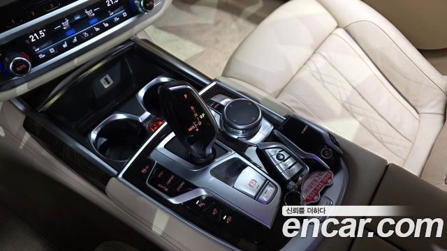 BMW 7-Series 2016 — photo 12