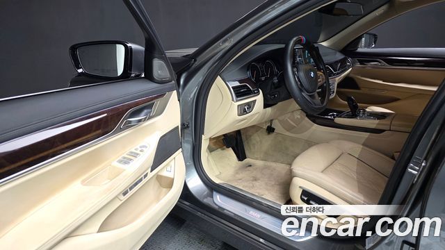 BMW 7-Series 2016 — photo 17