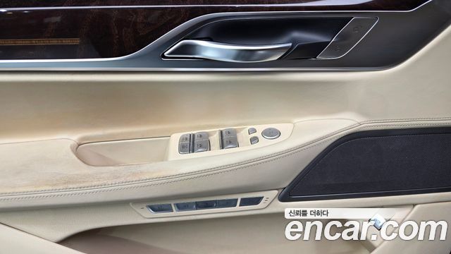 BMW 7-Series 2016 — photo 24