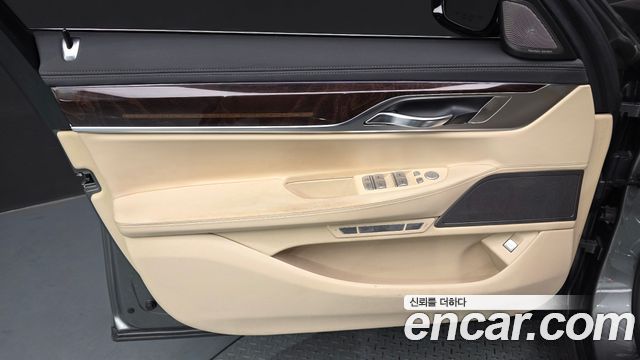 BMW 7-Series 2016 — photo 14