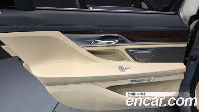 BMW 7-Series 2016 — photo 15