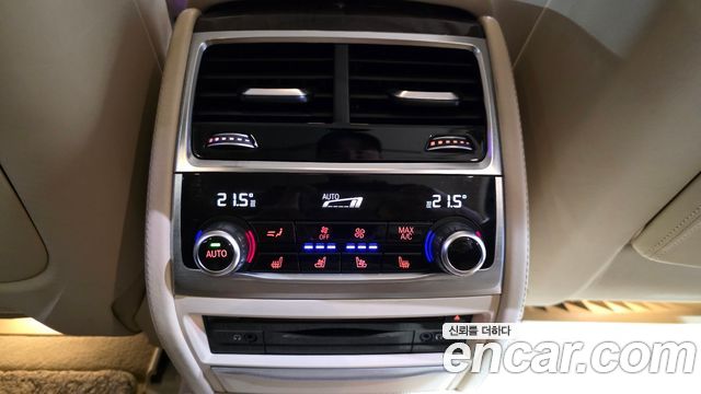 BMW 7-Series 2016 — photo 28