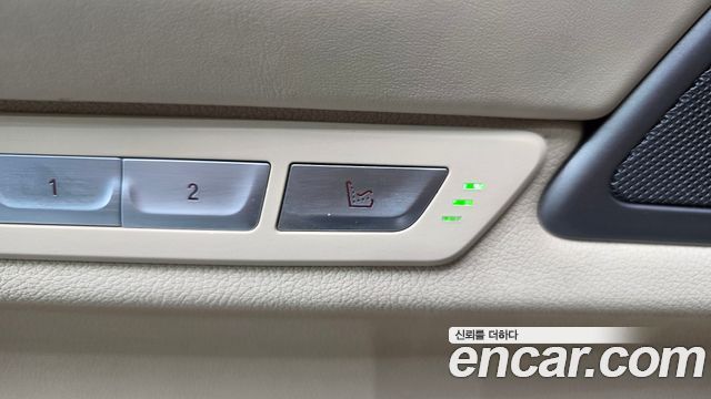 BMW 7-Series 2016 — photo 31