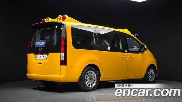 Hyundai Staria 2025 — photo 2