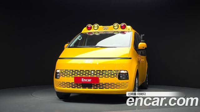 Hyundai Staria 2025 — photo 3