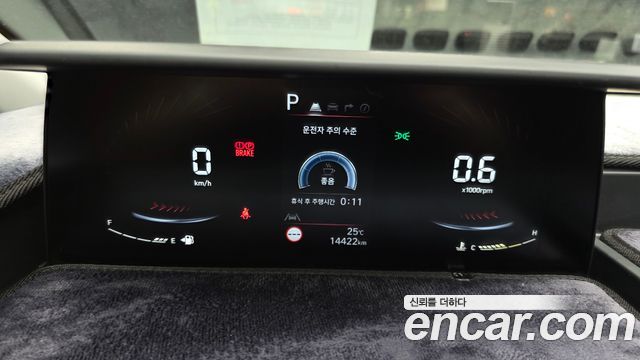 Hyundai Staria 2025 — photo 11