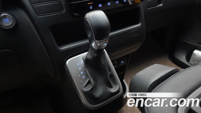 Hyundai Staria 2025 — photo 12