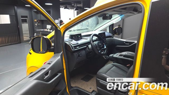 Hyundai Staria 2025 — photo 13