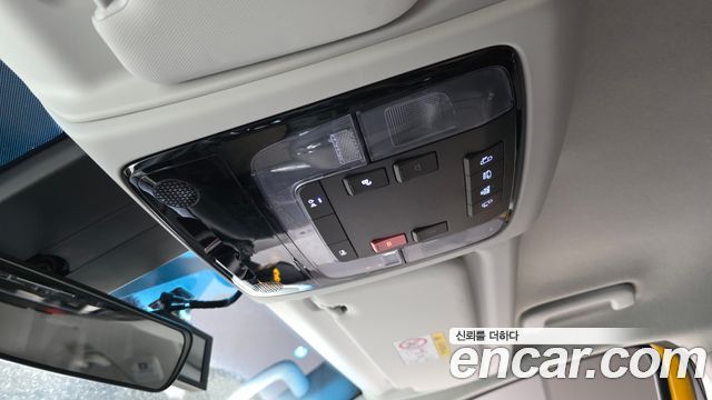 Hyundai Staria 2025 — photo 28