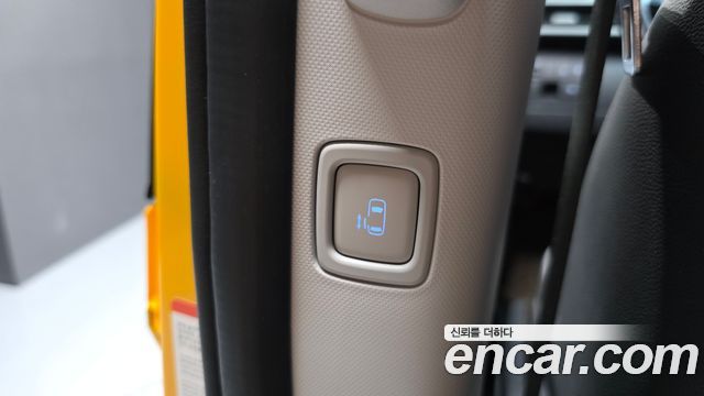 Hyundai Staria 2025 — photo 31