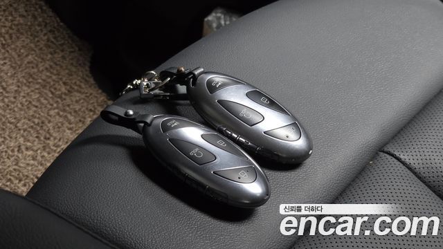 Hyundai Staria 2025 — photo 32