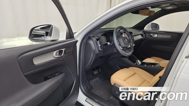 Volvo XC40 2021 — photo 13