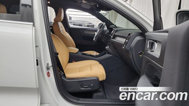 Volvo XC40 2021 — photo 17