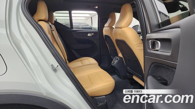 Volvo XC40 2021 — photo 18