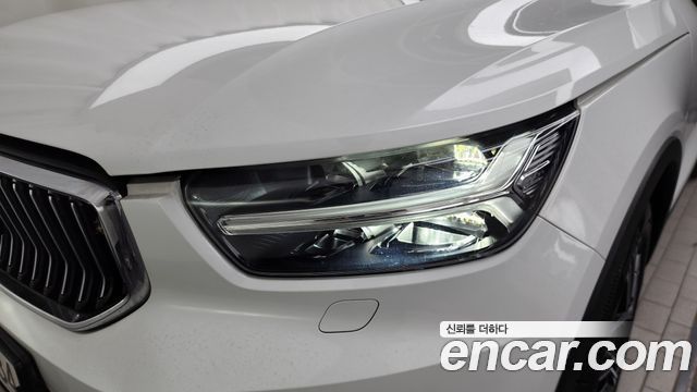 Volvo XC40 2021 — photo 8
