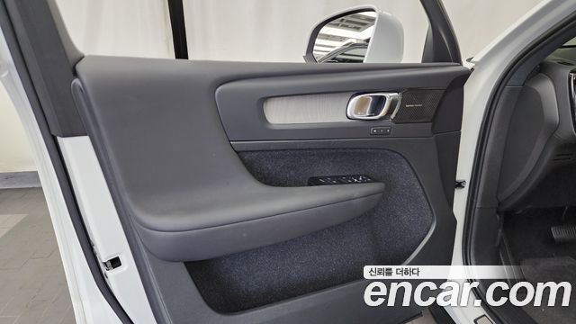 Volvo XC40 2021 — photo 14