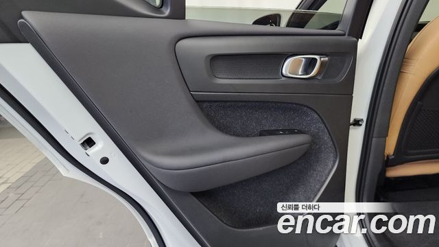 Volvo XC40 2021 — photo 15