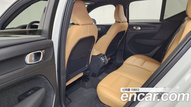 Volvo XC40 2021 — photo 16