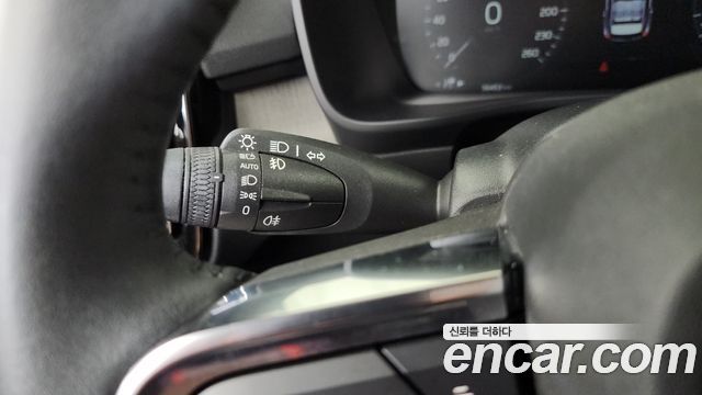Volvo XC40 2021 — photo 27