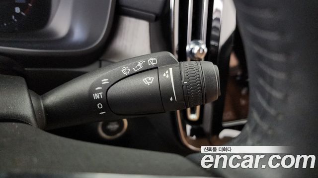 Volvo XC40 2021 — photo 28