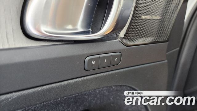Volvo XC40 2021 — photo 30