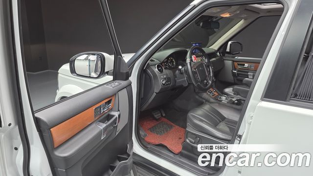 Land Rover Discovery 2015 — photo 13