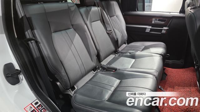 Land Rover Discovery 2015 — photo 17