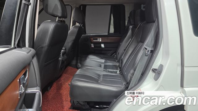 Land Rover Discovery 2015 — photo 18