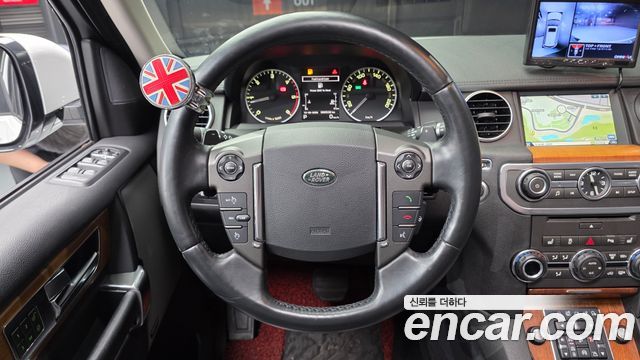 Land Rover Discovery 2015 — photo 19