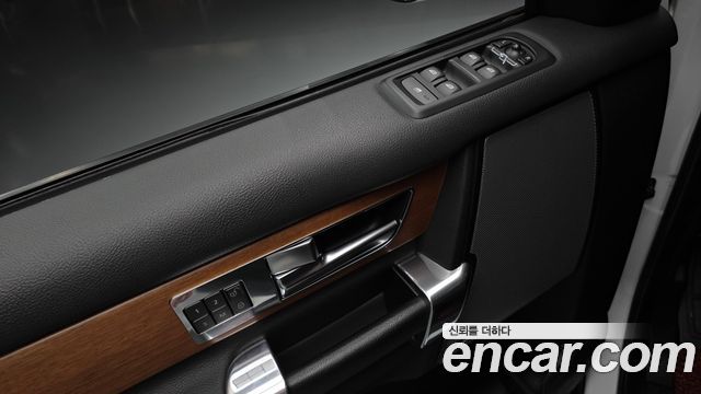 Land Rover Discovery 2015 — photo 23