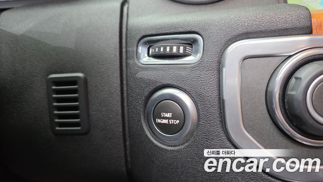 Land Rover Discovery 2015 — photo 24