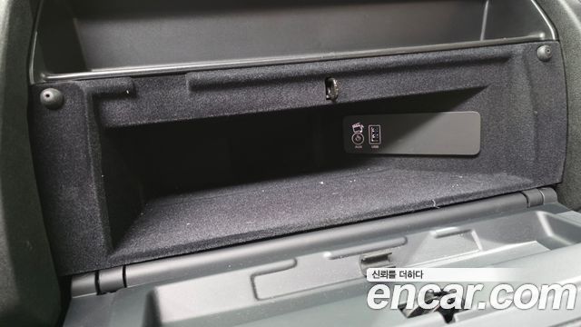 Land Rover Discovery 2015 — photo 25