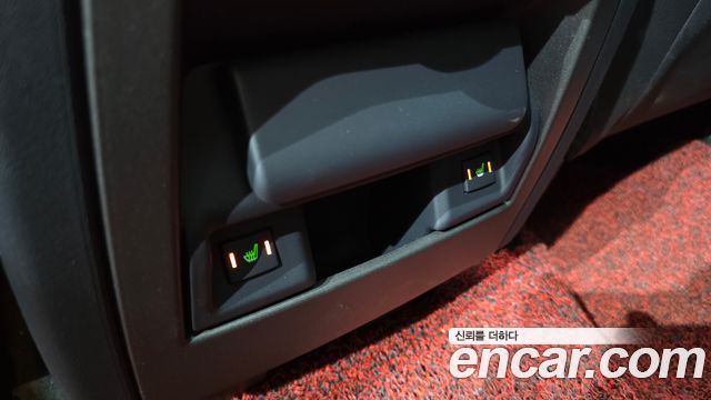 Land Rover Discovery 2015 — photo 26