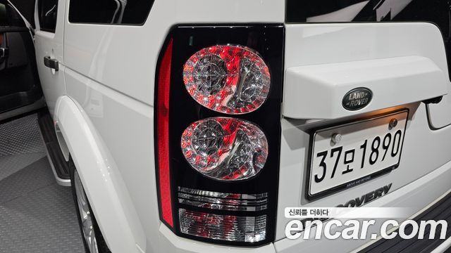 Land Rover Discovery 2015 — photo 9