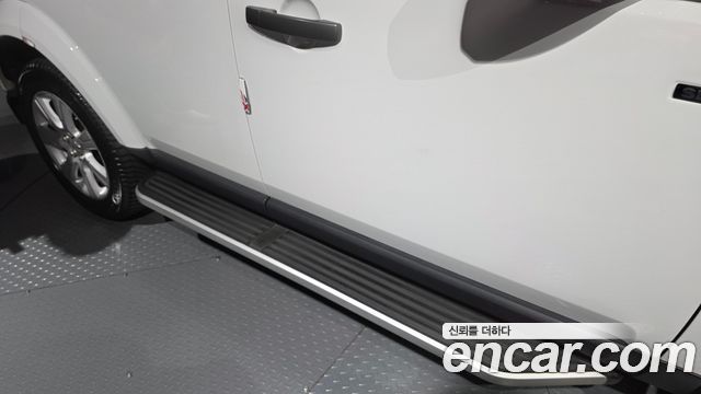 Land Rover Discovery 2015 — photo 27