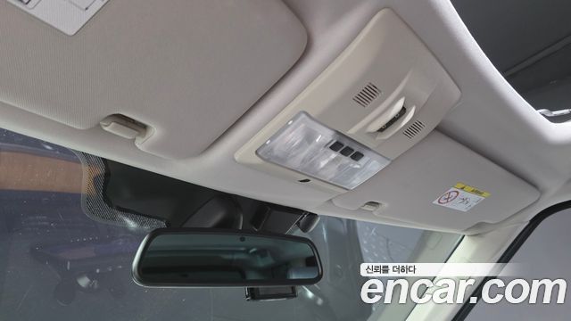 Land Rover Discovery 2015 — photo 28
