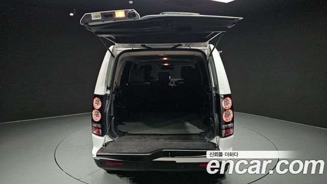 Land Rover Discovery 2015 — photo 30