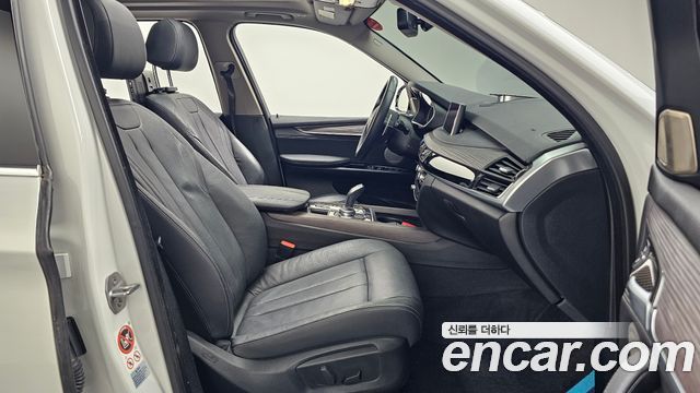 BMW X5 2017 — photo 17