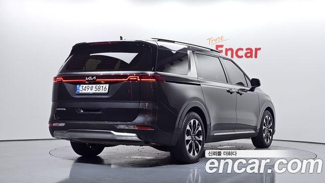 Kia Canival 2023 — photo 2